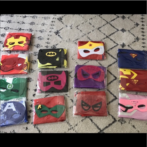 🎁🎉 Batgirl Cape/Mask Costume Set - Picture 3 of 4